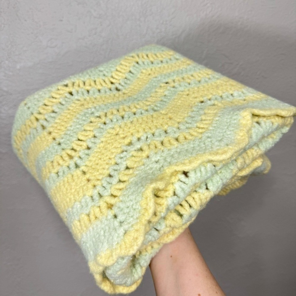 Vintage Handmade Crochet Baby Blanket Cottage 40x32 Chevron Pastel Yellow Green